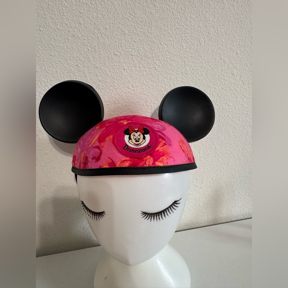 Minnie Mouse hat - Picture 2 of 5